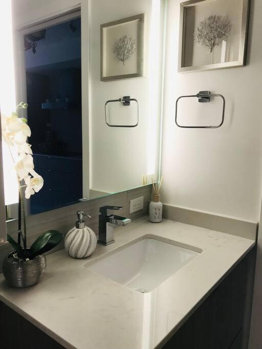 Stylish With Free Parking, 90 Day Minimum Apartment *