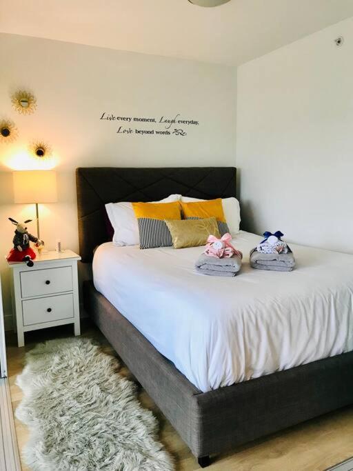 Apartment Stylish With Free Parking, 90 Day Minimum Vancouver