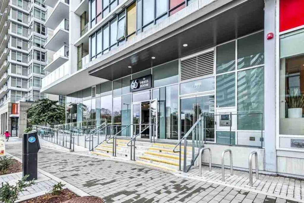 Stylish With Free Parking, 90 Day Minimum