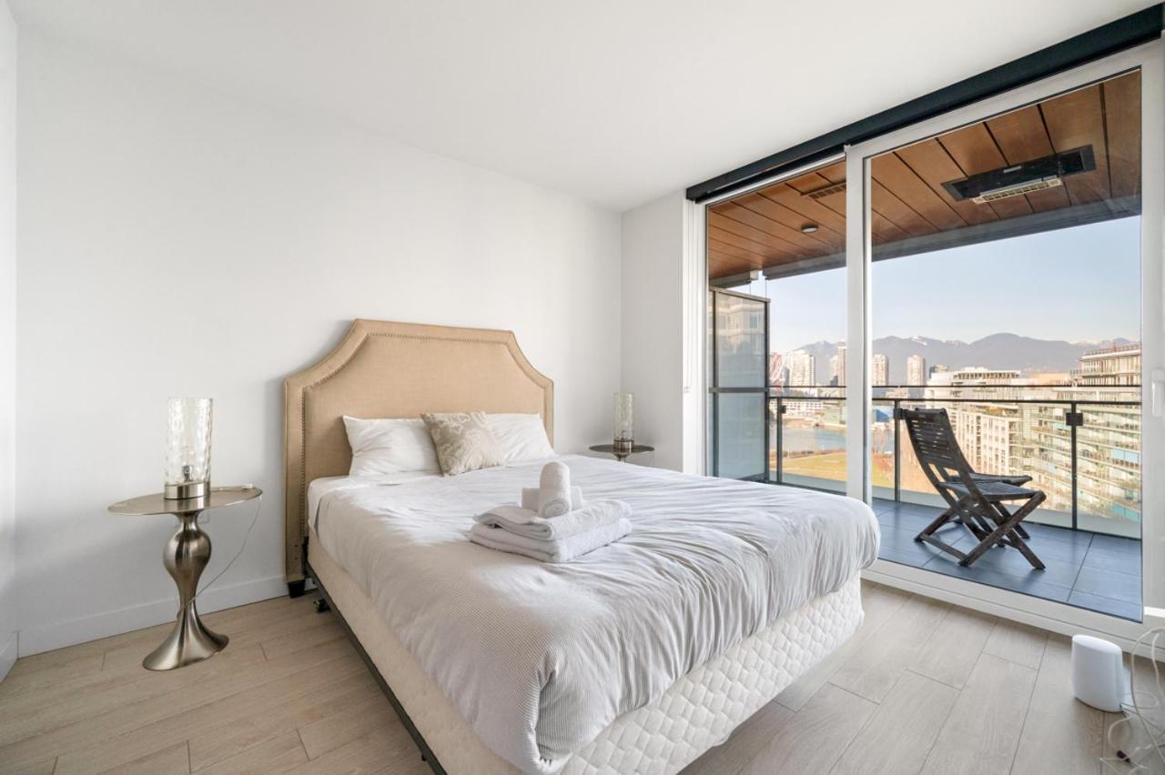 Modern High-rise Retreat With Stunning Access Apartment Vancouver