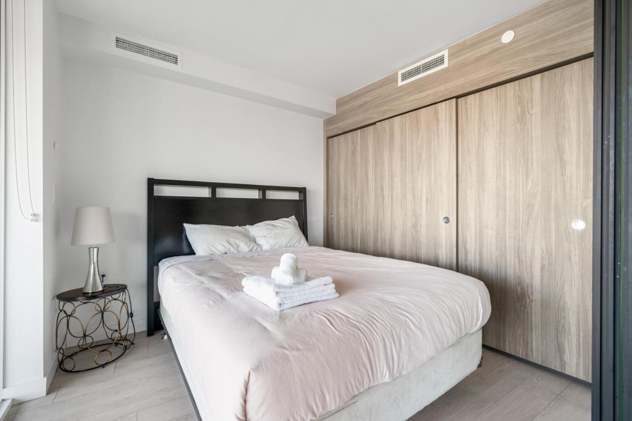 Modern High-rise Retreat With Stunning Access Apartment *