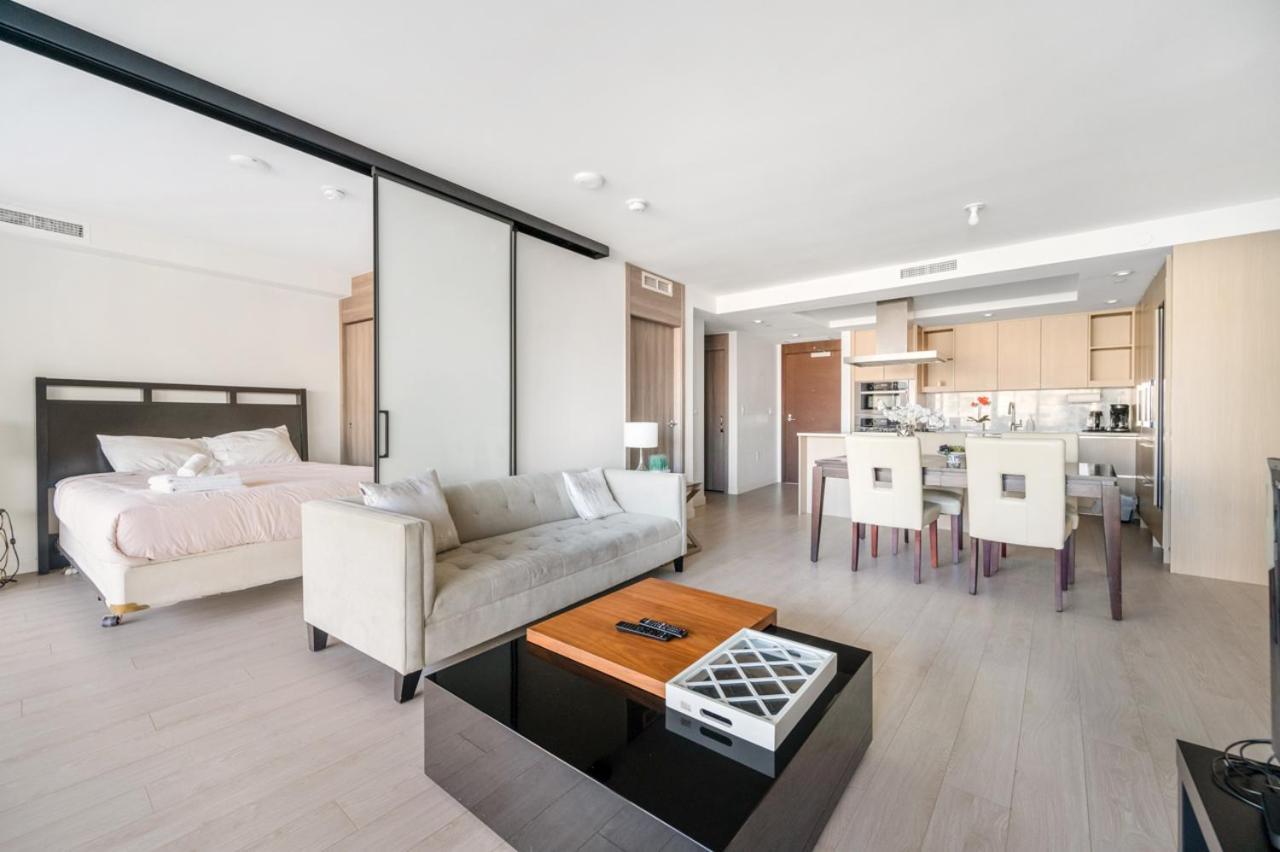 Modern High-rise Retreat With Stunning Access Apartment Vancouver