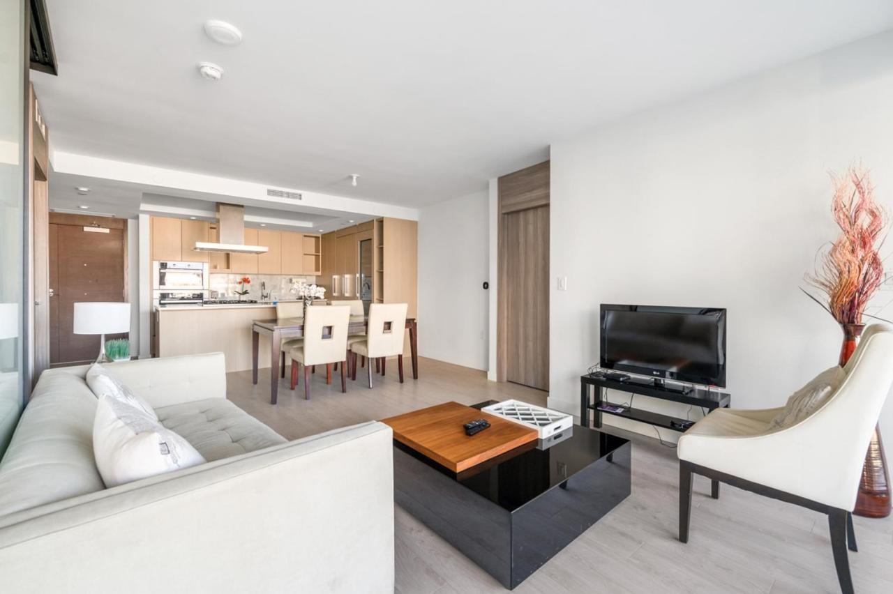 Modern High-rise Retreat With Stunning Access Apartment *