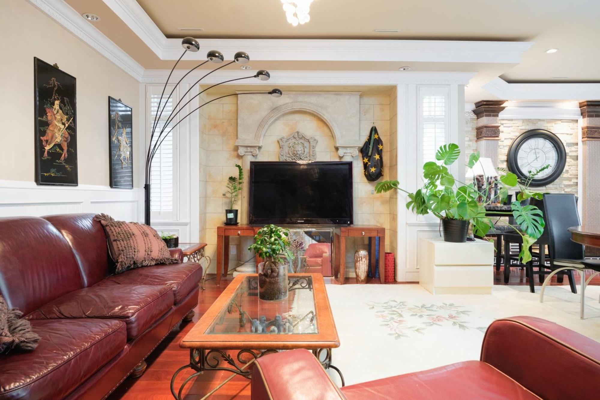 Deluxe With Ensuite Washroom In * Vancouver