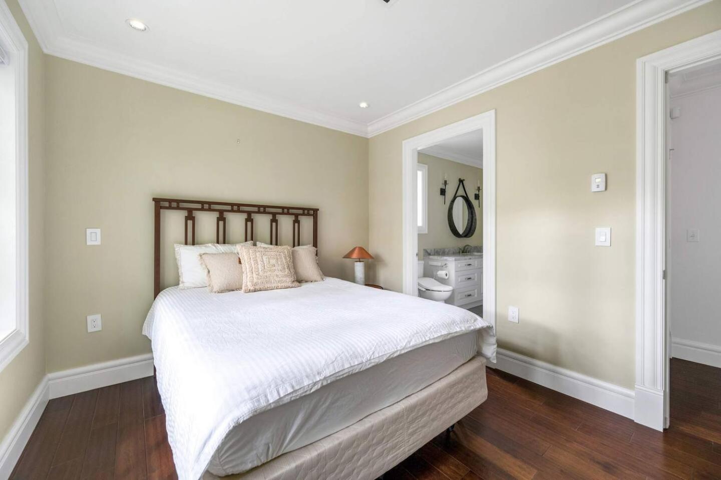 Experience Comfort Convenience Shared House Homestay *