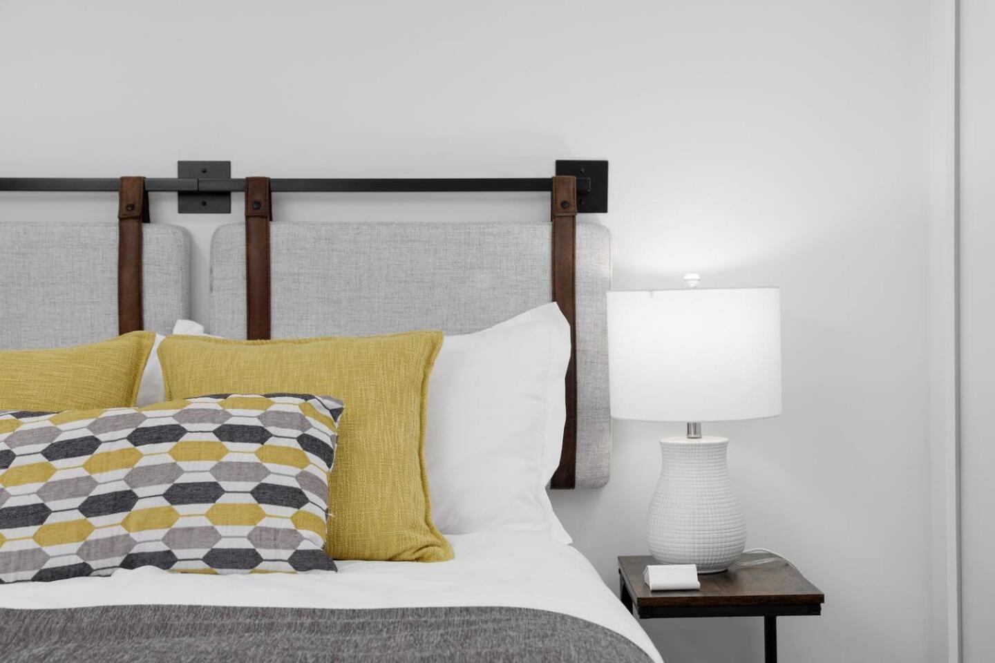 Cozy Near Ubc, Kits, And Dt