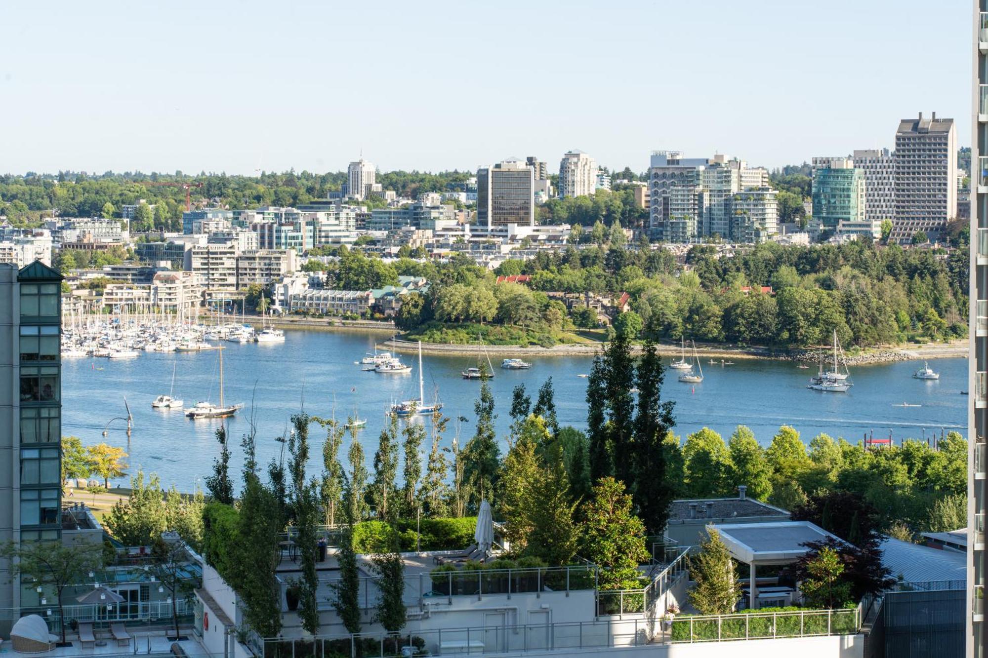 Urban Oasis Stylish 2 Bedroom With Unforgettable Views And Amenities * Vancouver