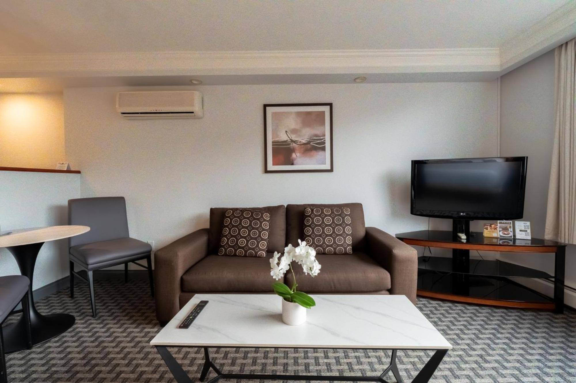 Century Plaza 3*