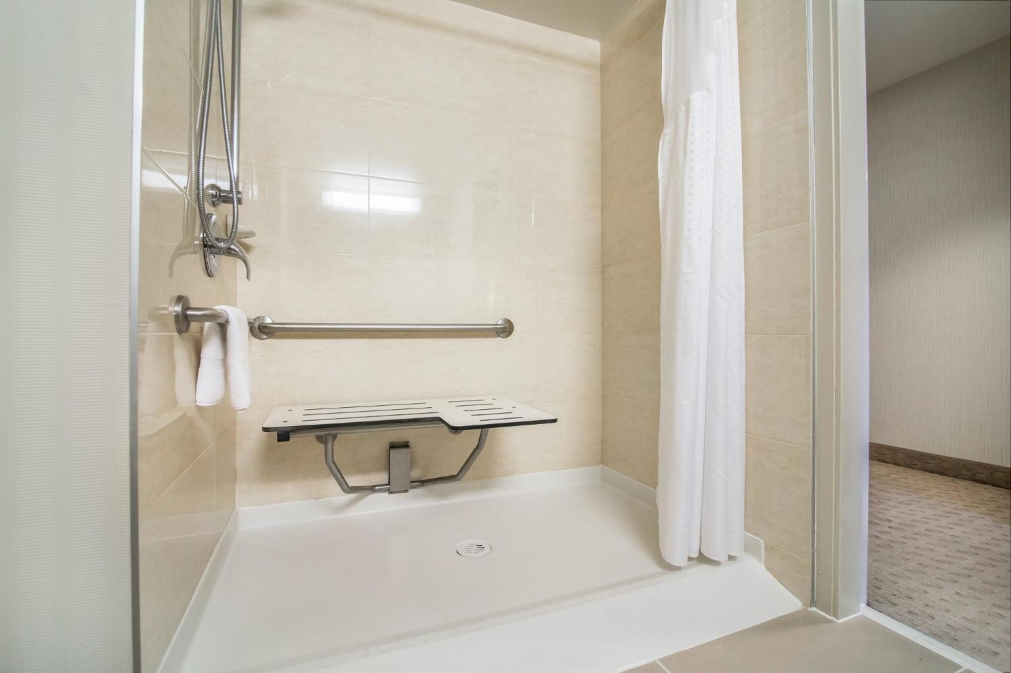 Vancouver-centre Broadway By Ihg Hotel 3*