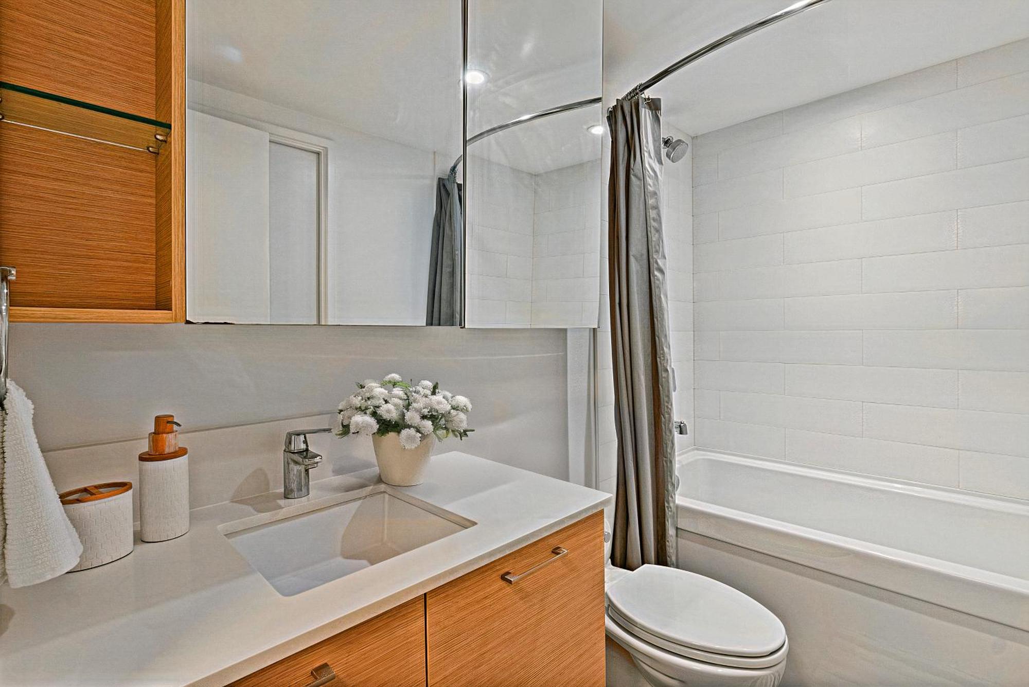 Spacious 2 Bedroom In Prime Yaletown Location * Vancouver