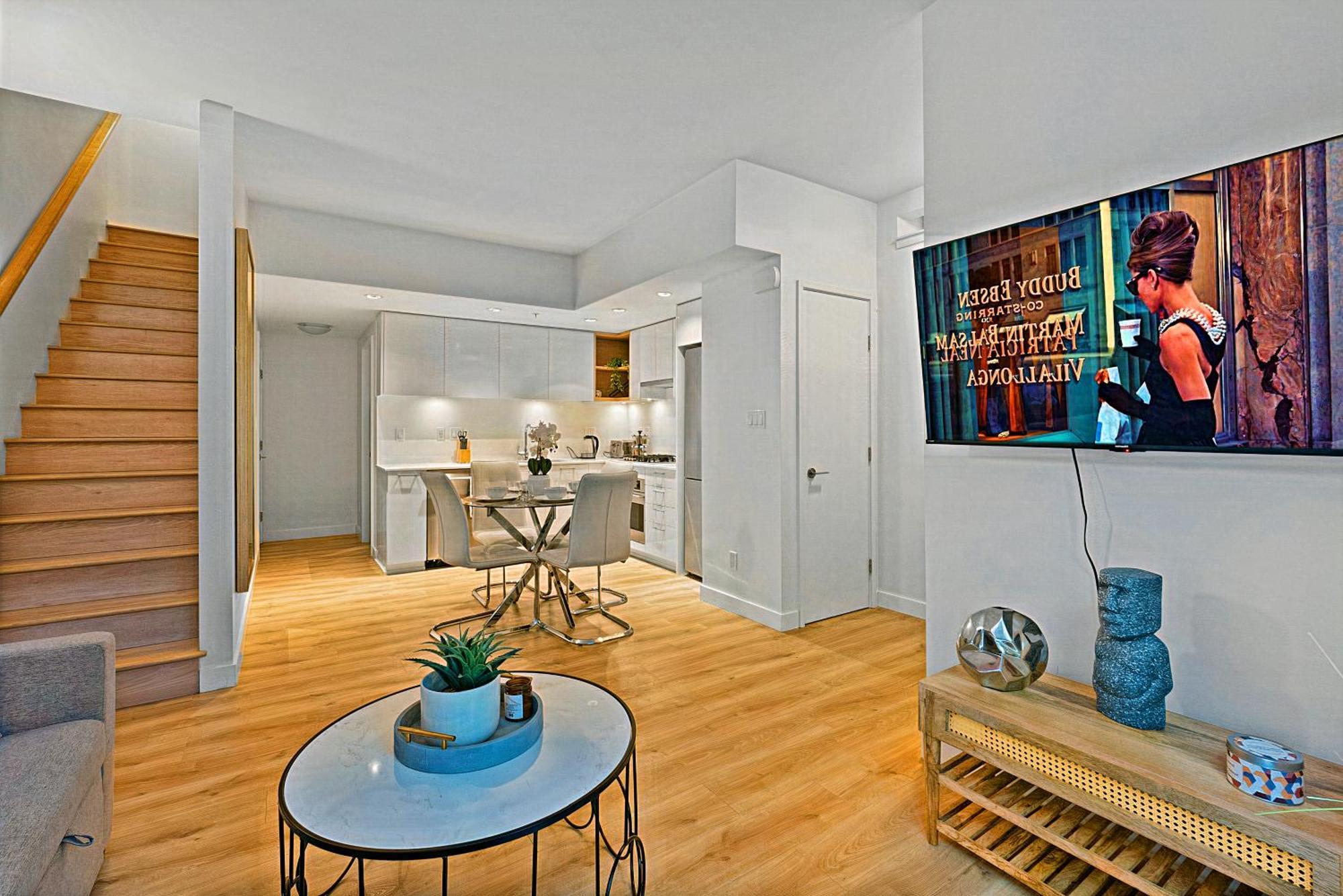 Spacious 2 Bedroom In Prime Yaletown Location Apartment Vancouver