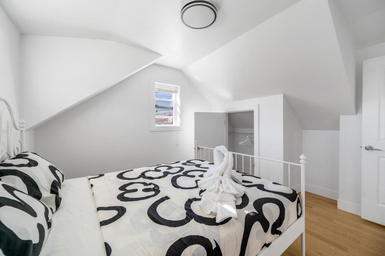 Holiday home Spacious And Modern Comfort Retreat In Heart Of