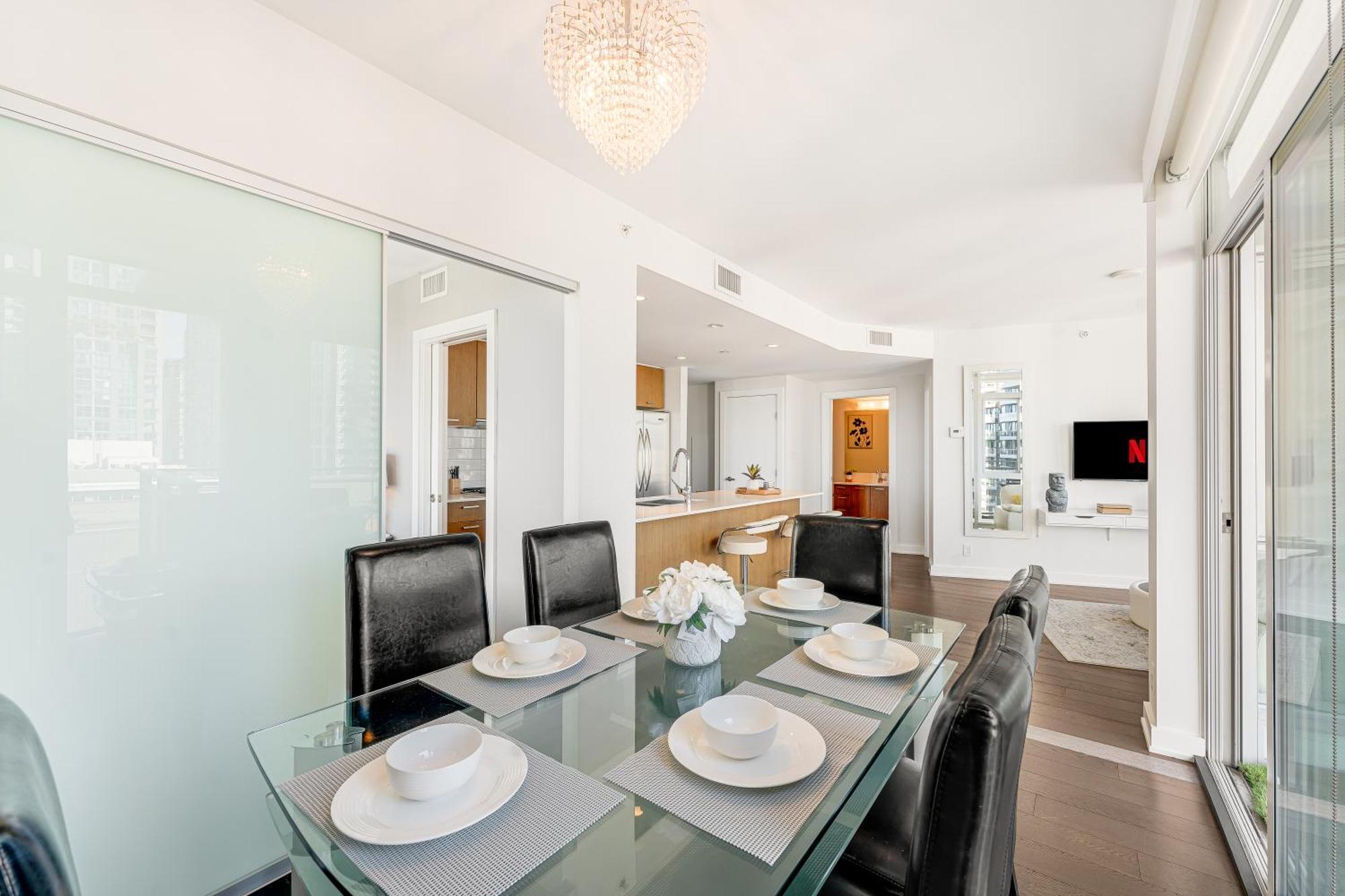 Urban Oasis Stylish 2 Bedroom With Unforgettable Views And Amenities