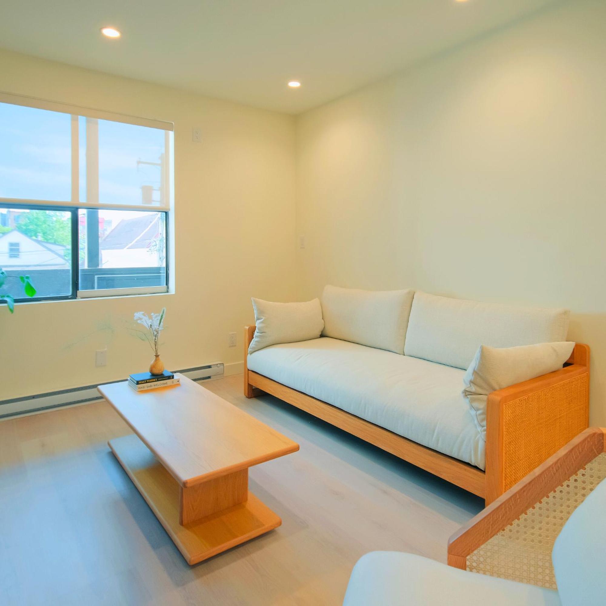 Apartment Newly Renovated 2 Bedroom In Japantown! Near Railtown & Gastown!