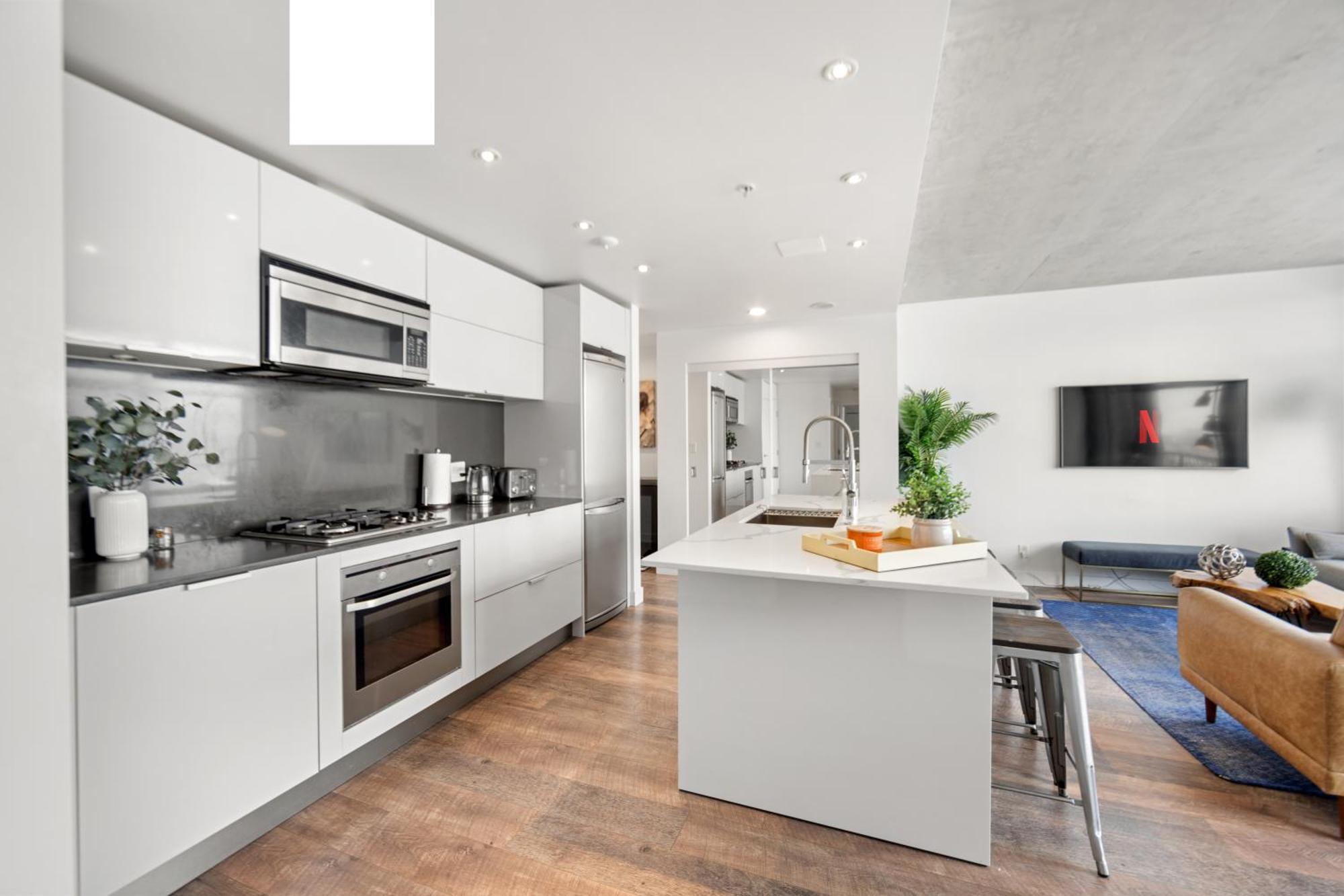 Apartment Spacious 2 Bedroom Downtown Retreat With Stunning Views *