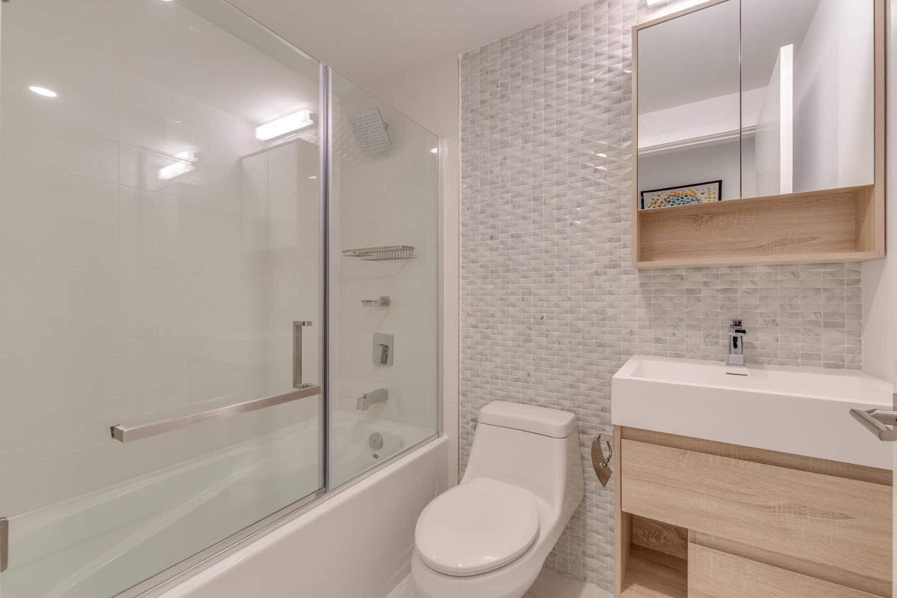 Bright And Airy Perfect For Families And Groups Apartment Vancouver