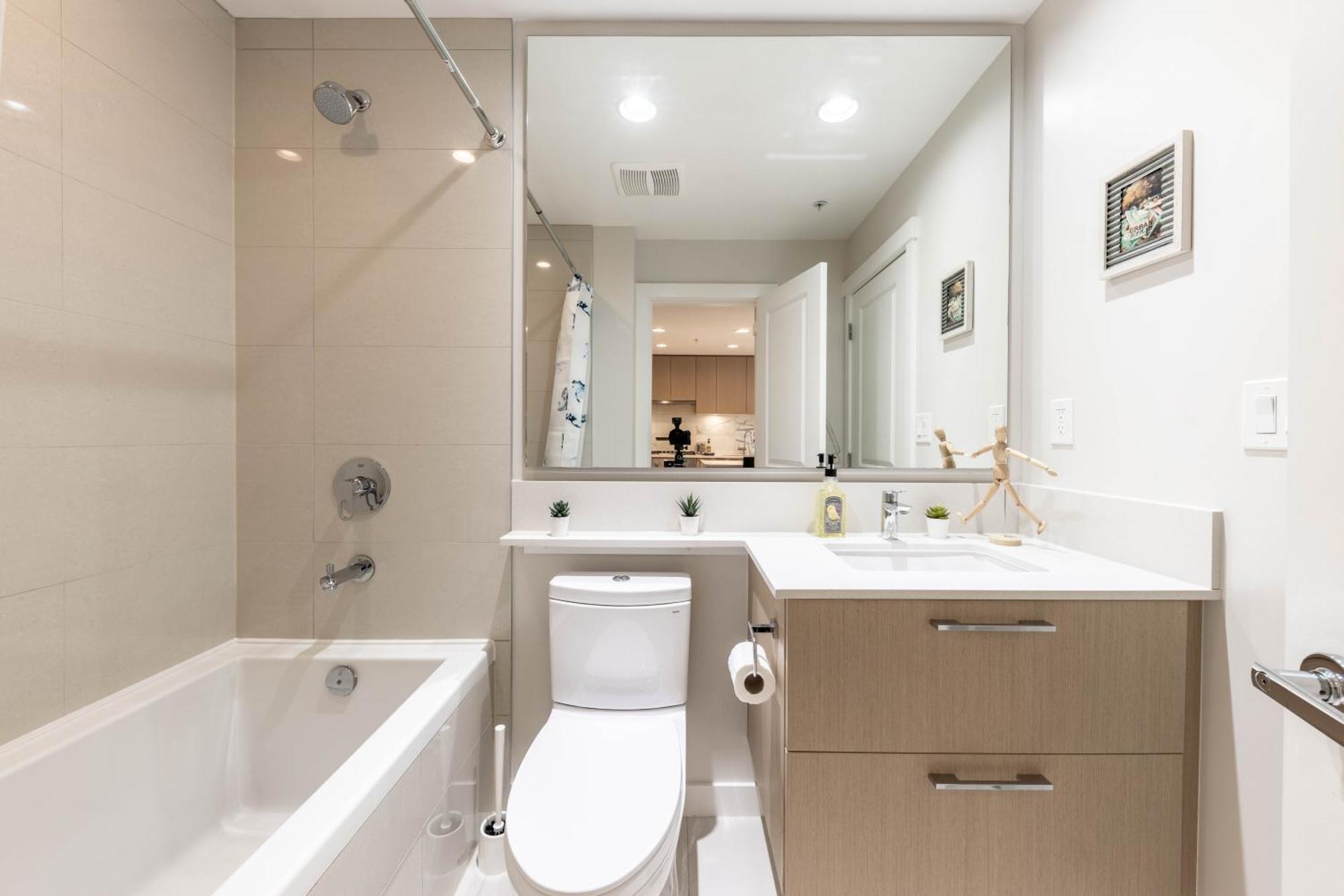 Ubc Pacific Spirit Modern Style Apartment Vancouver