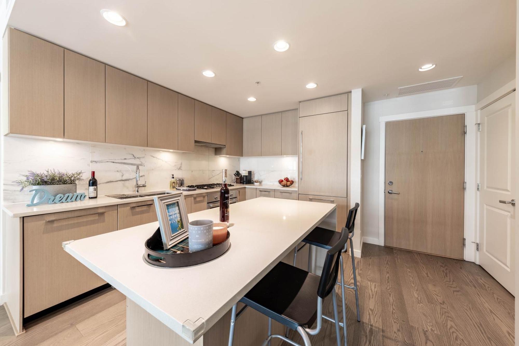 Ubc Pacific Spirit Modern Style Apartment Vancouver