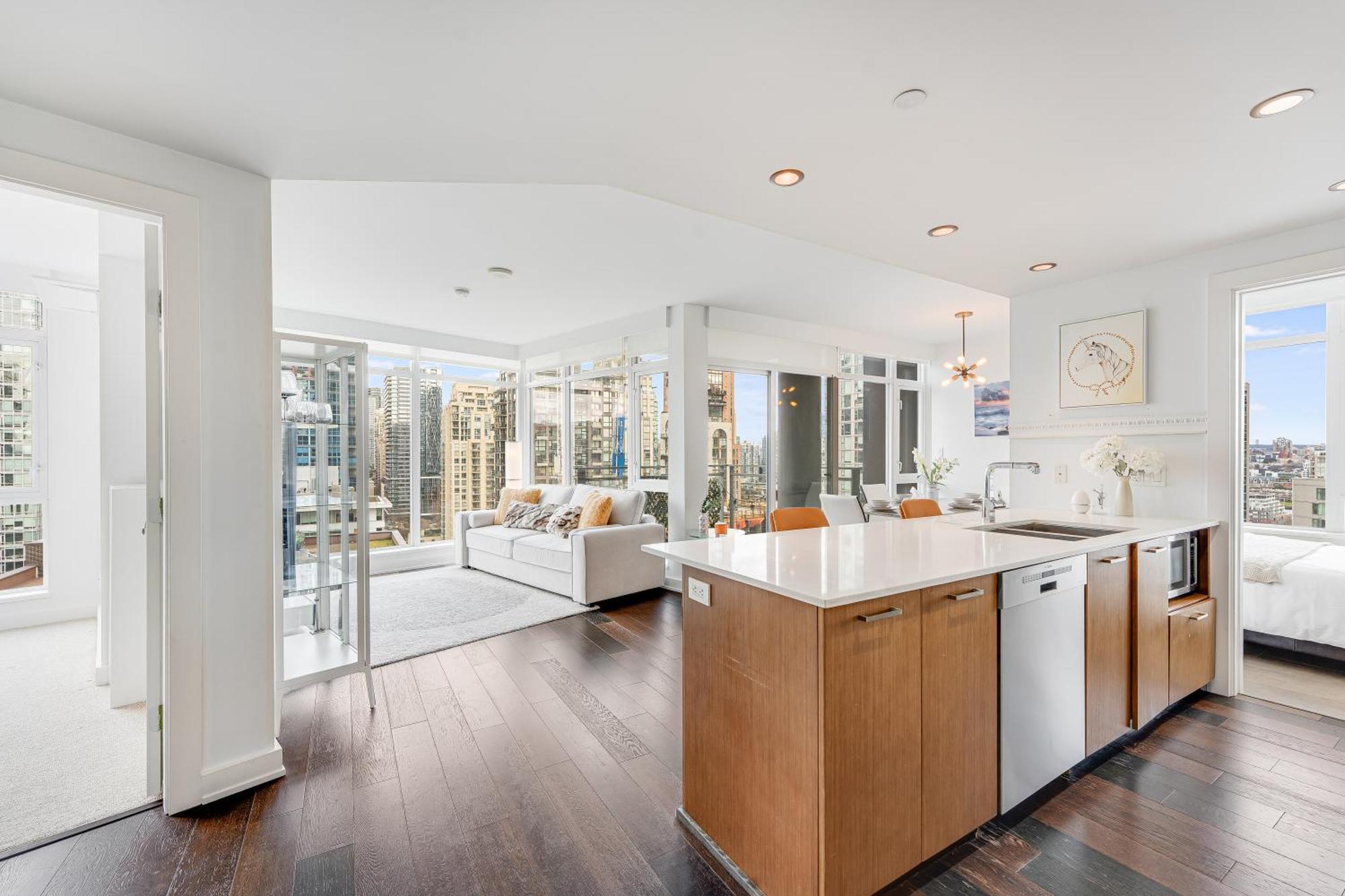 Elegant Two Bedroom Retreat Breathtaking Ocean And Skyline Views * Vancouver