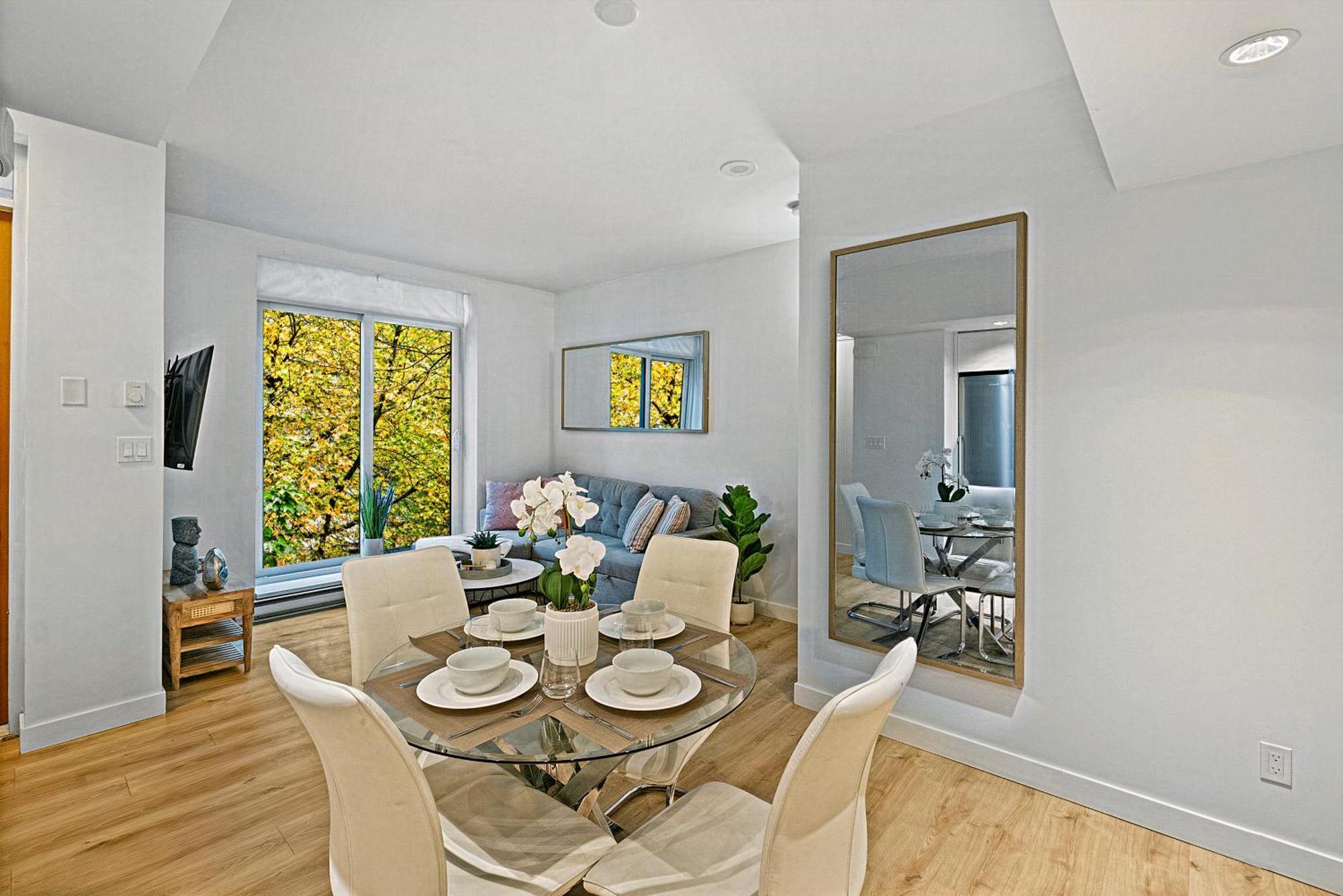 Spacious 2 Bedroom In Prime Yaletown Location Apartment *