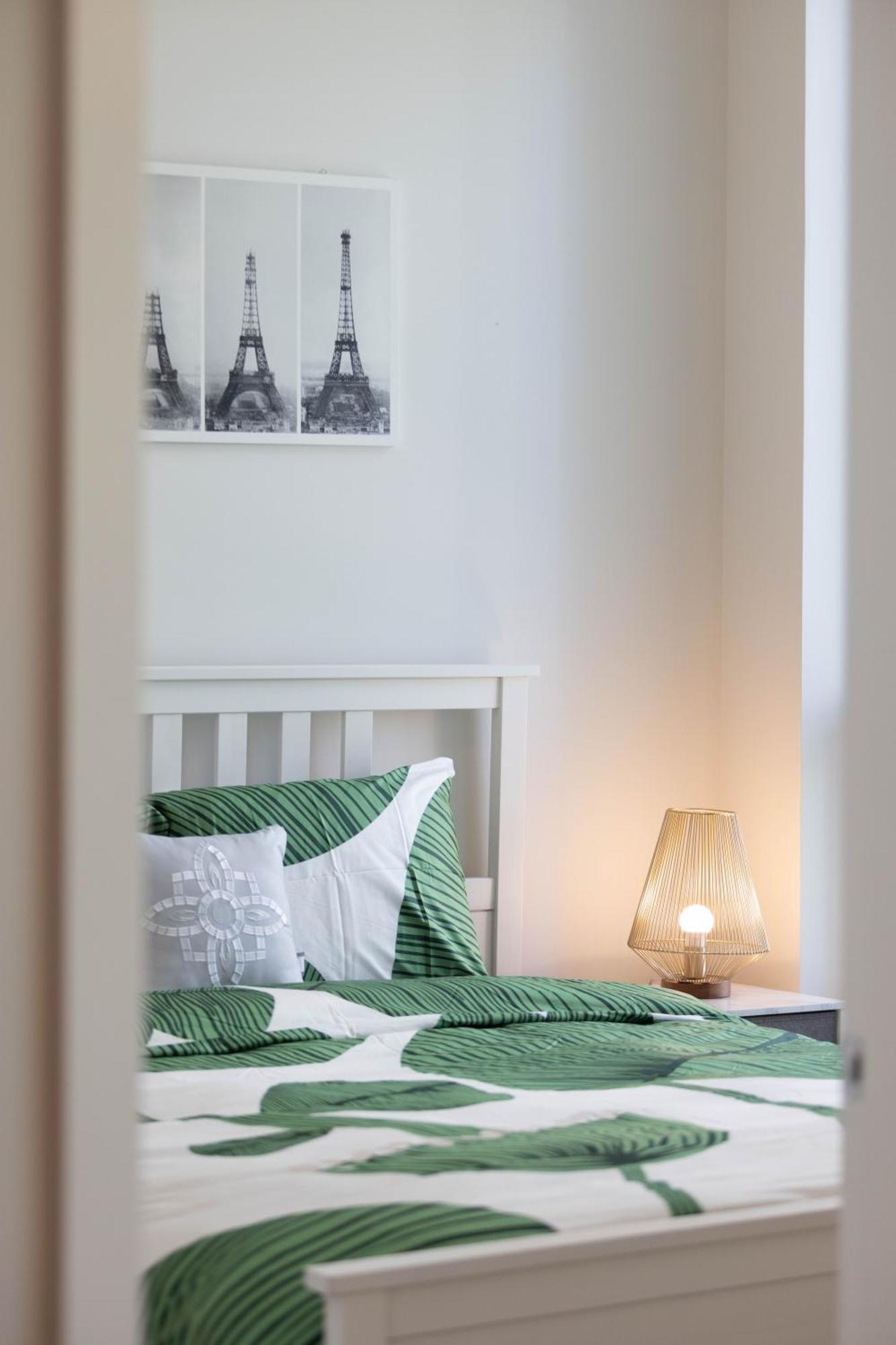 Ubc Pacific Spirit Modern Style Apartment
