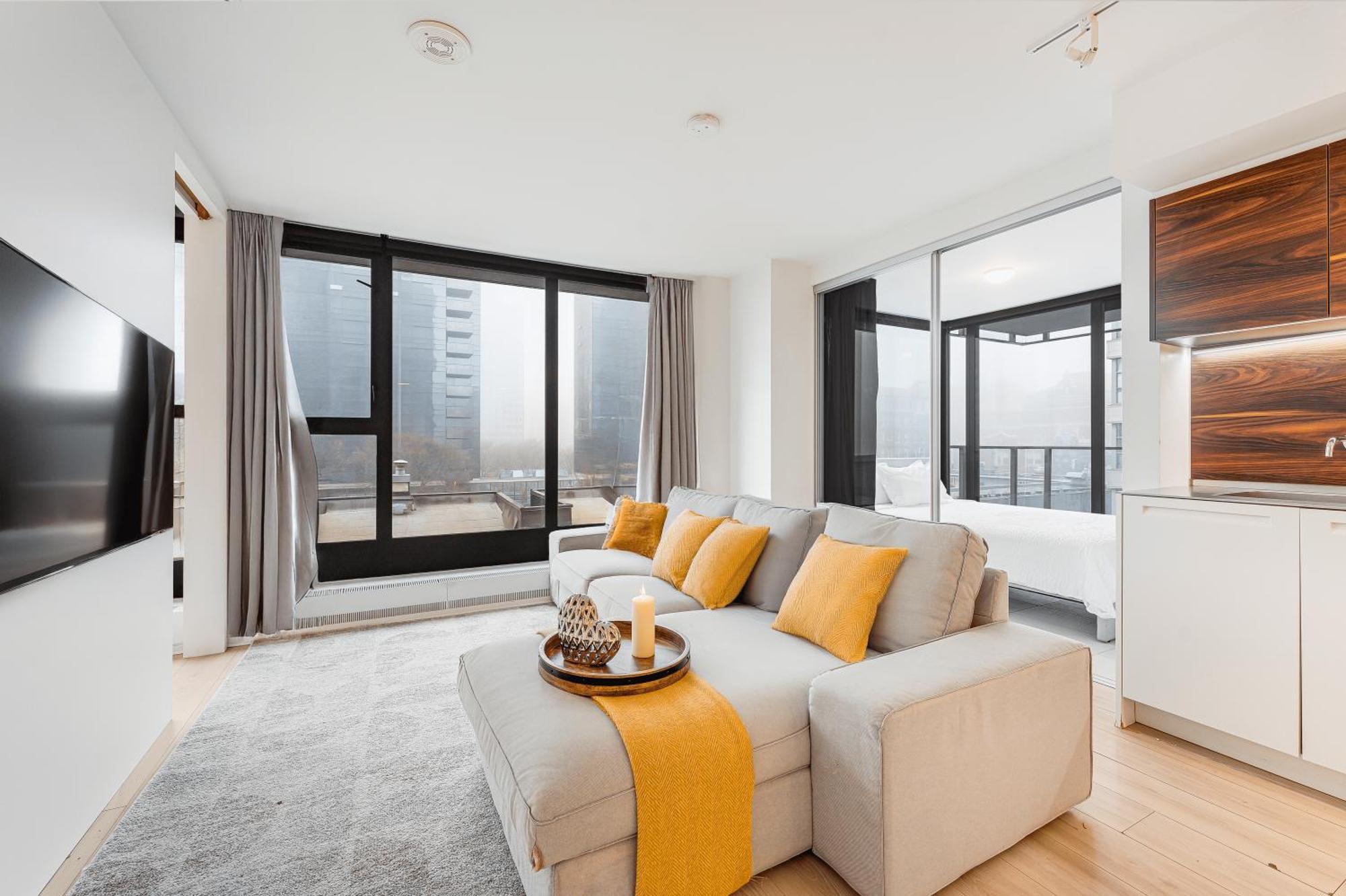 Downtown Gem Renovated 2 Bedroom Apartment Vancouver