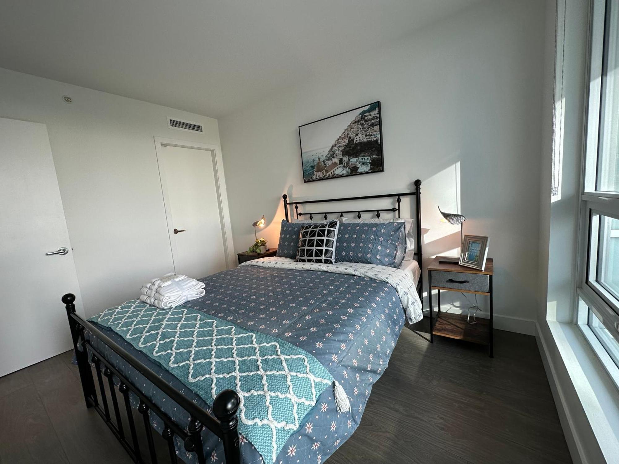 Apartment Ubc Pacific Spirit Modern Style