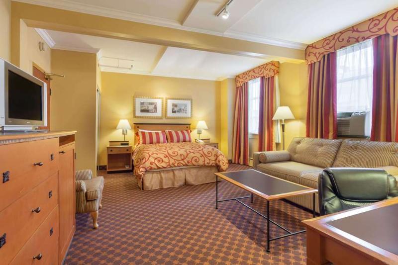 Howard Johnson By Wyndham Downtown Hotel Vancouver