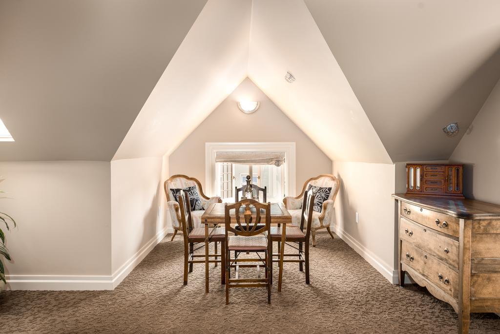 Bed & Breakfast O Canada House 4*