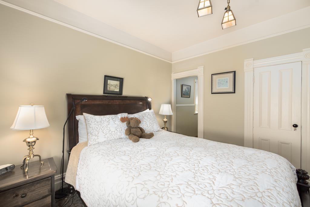 O Canada House 4* Vancouver
