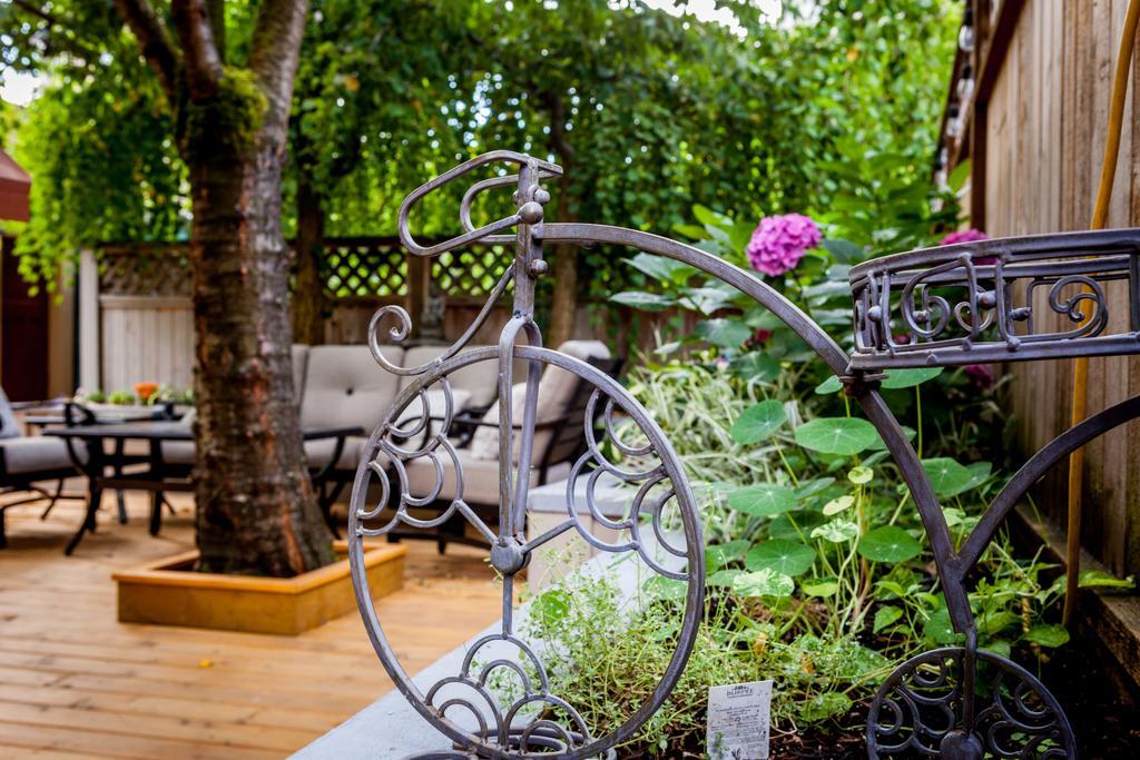 O Canada House Bed & Breakfast 4*