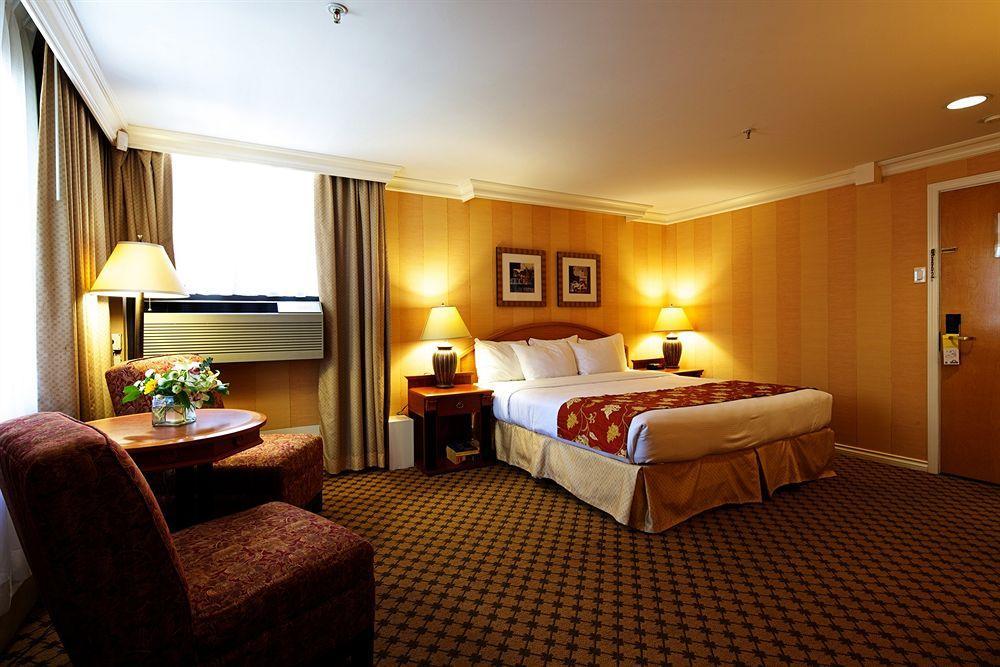 Days By Wyndham Downtown 3*