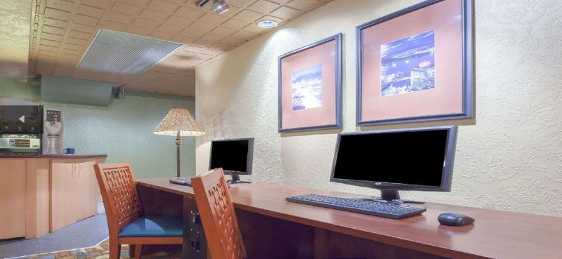 Howard Johnson By Wyndham Downtown Hotel Vancouver