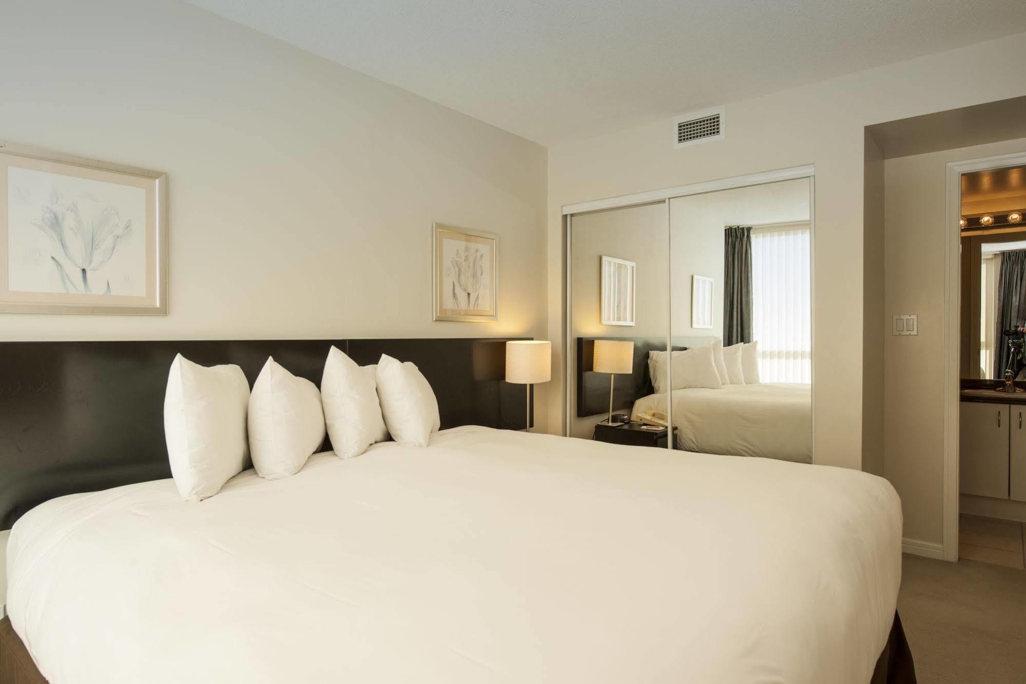 Hotel Carmana & Vancouver