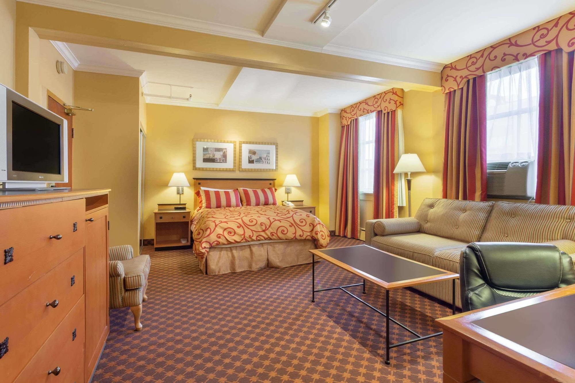Howard Johnson By Wyndham Downtown 2*