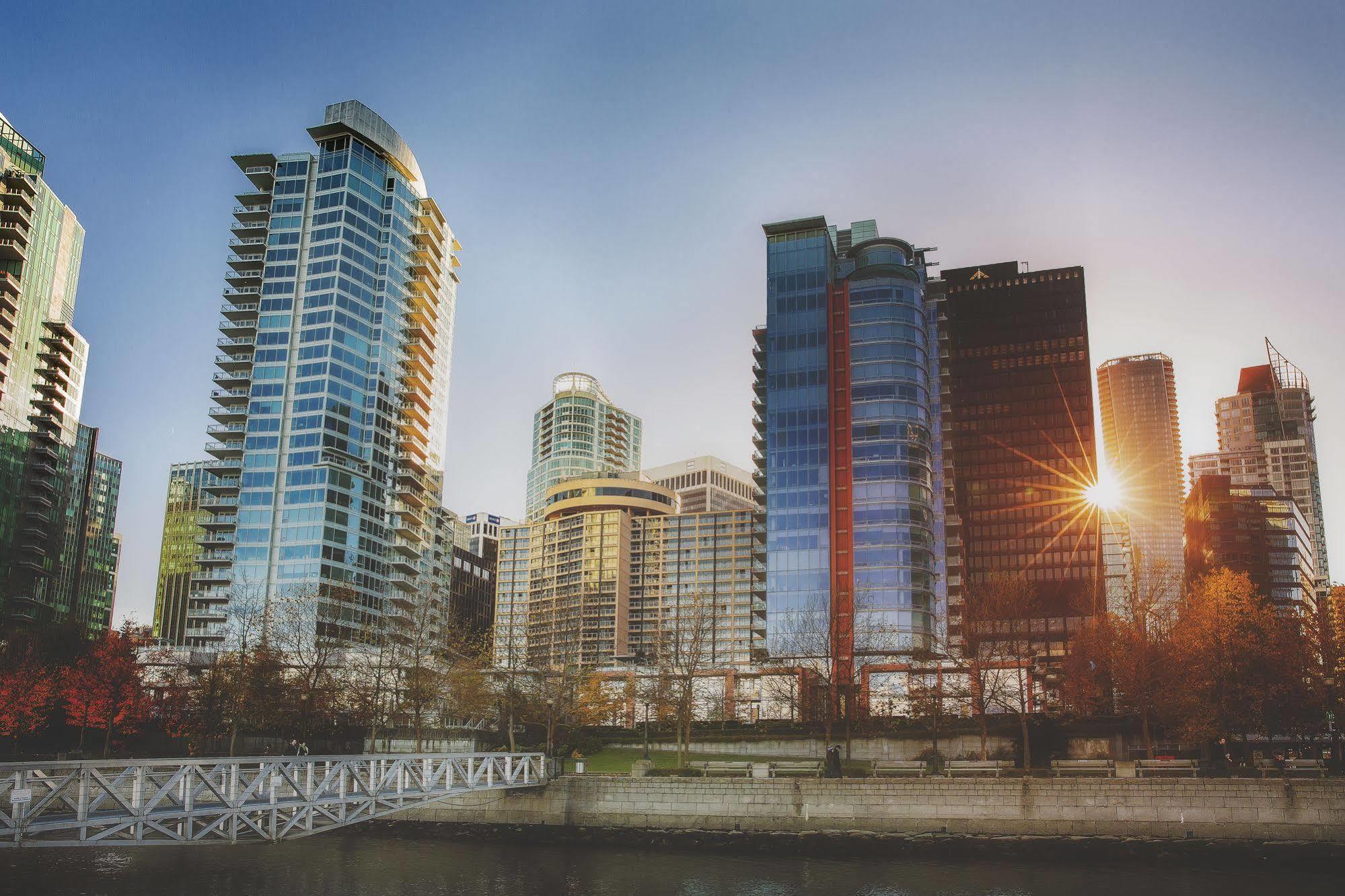Hotel Pinnacle Harbourfront Vancouver
