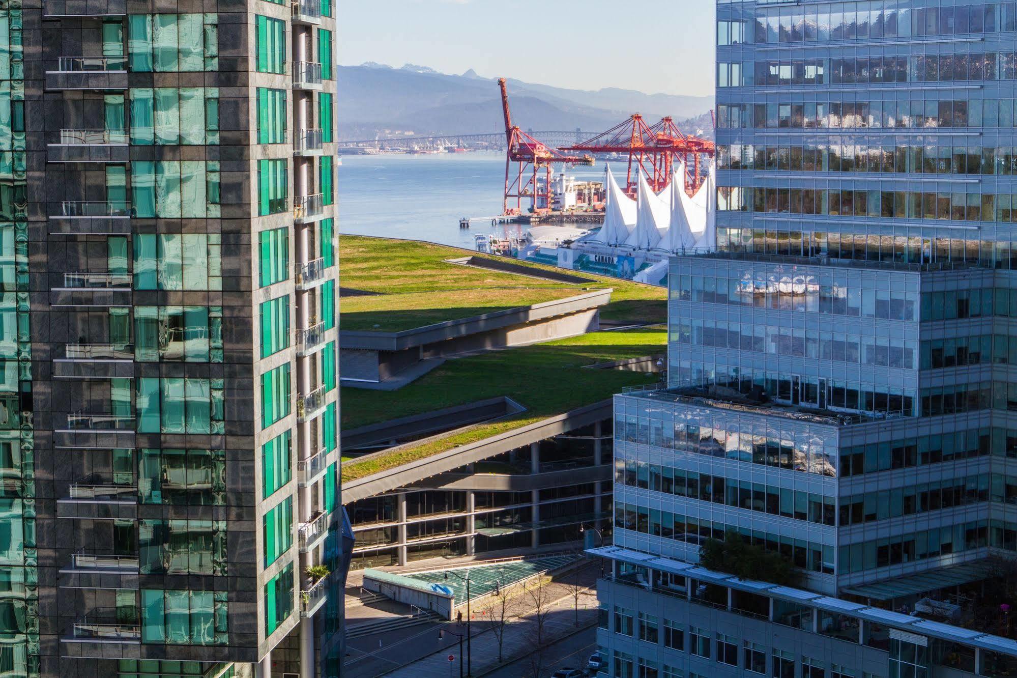 Hotel Pinnacle Harbourfront Vancouver