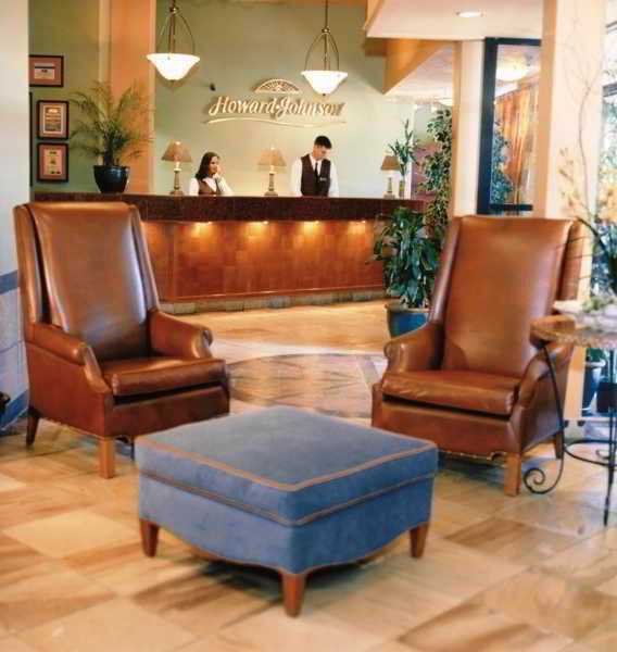 Howard Johnson By Wyndham Downtown