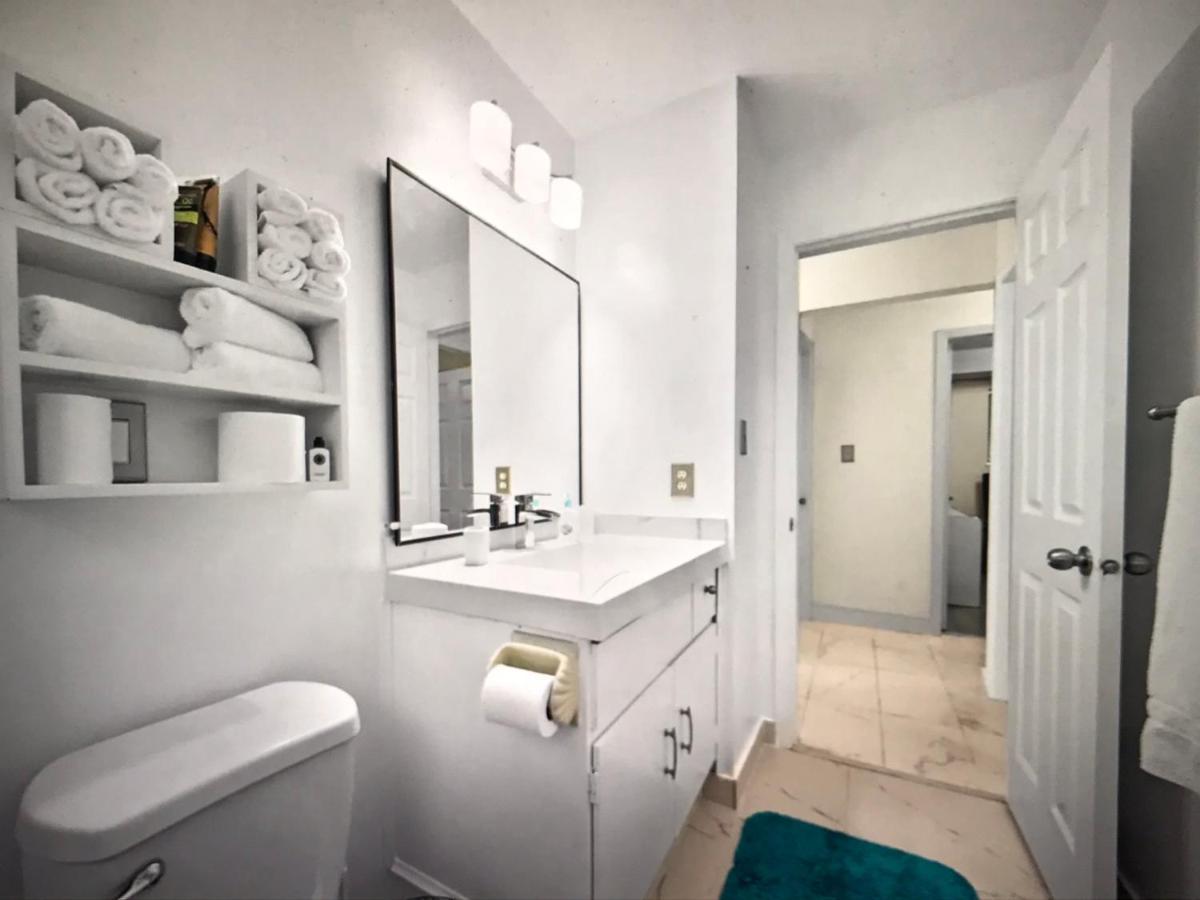 Away From Home-hillcrest, Queen Elizabeth Park 4*