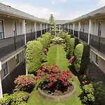 Days Inn By Wyndham Vancouver Metro