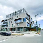 Spacious New Apartment With Working Space@Oakridge