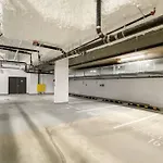 Spacious New Apartment With Working Space@Oakridge
