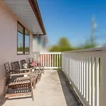 Huge 4 Bedroom Upper Suite