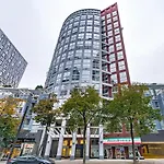 Rare Find Loft With Full Kitchen At Heart Of Downtown