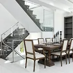 Cheerful 5 Bedroom House In Vancouver