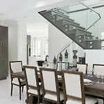 Cheerful 5 Bedroom House In Vancouver