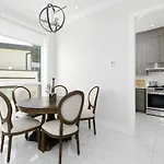 Cheerful 5 Bedroom House In Vancouver