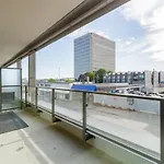 Cozy 2-Bedroom Condo In Vancouver