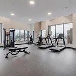 Modern 1-Bedroom Plus Den Condo With Convenient Computer Setup, And Pet-Friendly Environment, An Ideal Accommodation For Travellers