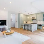 Easeful 2 Bedroom Unit Near English Bay